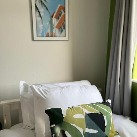 2 Bed Central Cardiff Apartment - Sleeps Five! Exterior photo